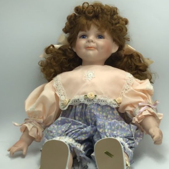 William Tung Collection Porcelain Doll Vintage Collectible Home Display Ornament - Picture 10 of 12